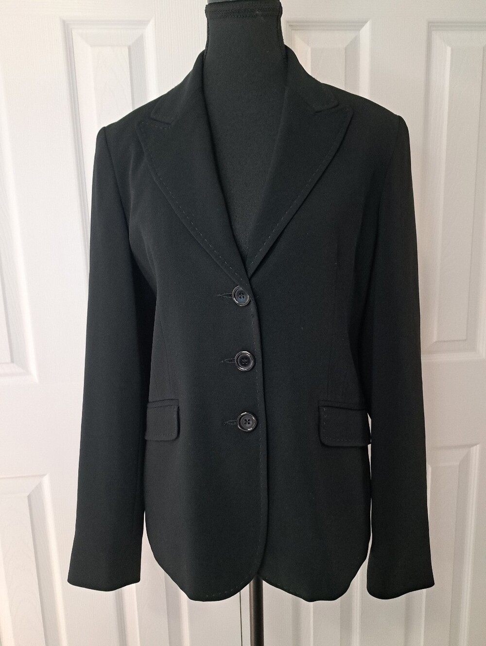 Louben Black Tailored Blazer Womens Size 4 Made In Canada 71% Triacetate Minimal